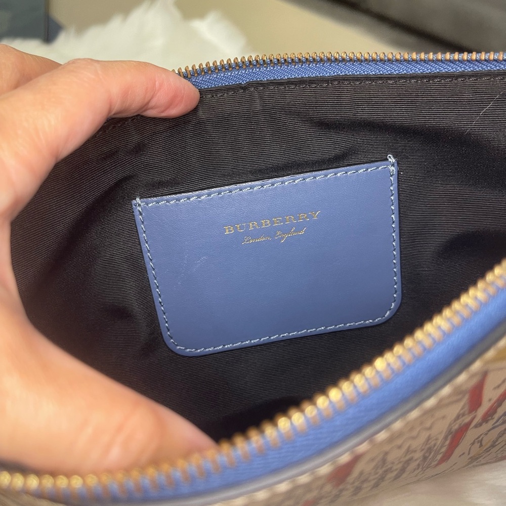 BURBERRY CLUTCH - Picture 6 of 8